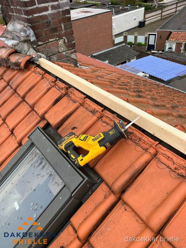 Kosten dak vervangen: werkzaamheden aan pannendak in Brielle