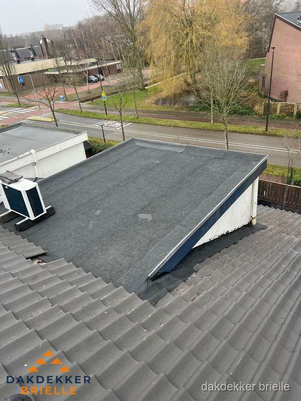 Plat dak met bitumen isolatie en dakbedekking in Brielle Plat dak met bitumen isolatie en dakbedekking in Brielle