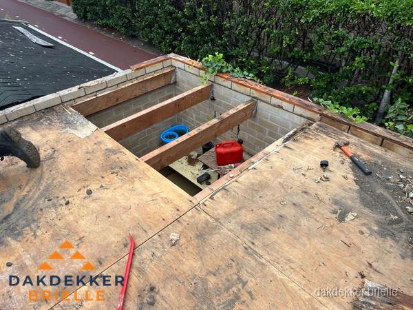 Plat dak vervangen met open constructie in Brielle