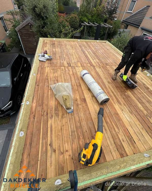 Dakbedekking schuur met bitumen in Brielle