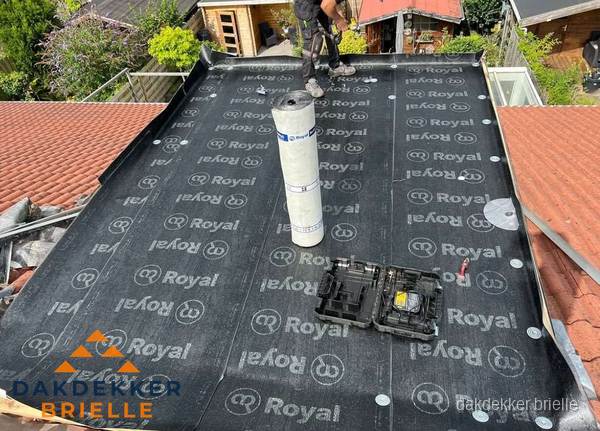 Dakrenovatie met Royal onderdak op plat dak in Brielle