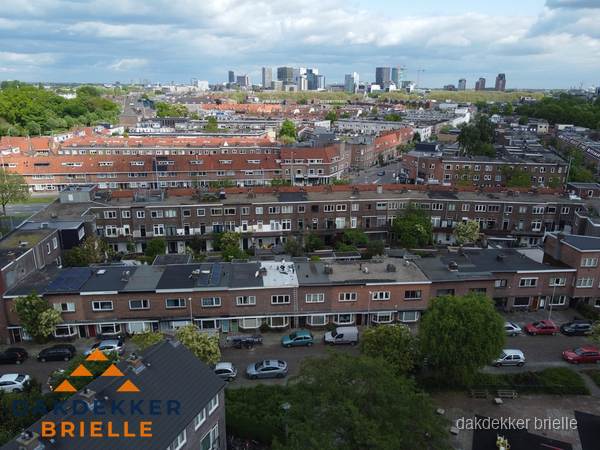 Luchtfoto van daken in woonwijk Brielle